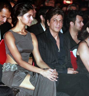 Deepika - SRK in Chennai Express Deepika - SRK in Chennai Express