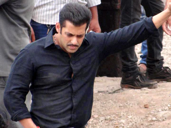 Salman Khan - Dabangg 2 on location Salman Khan - Dabangg 2 on location