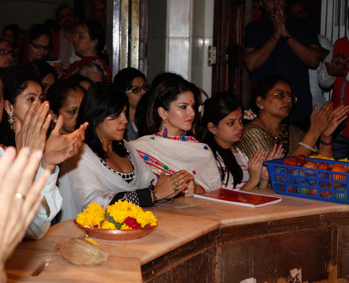 Sunny Leone, Ekta Kapoor pray at Siddhivinayak Temple