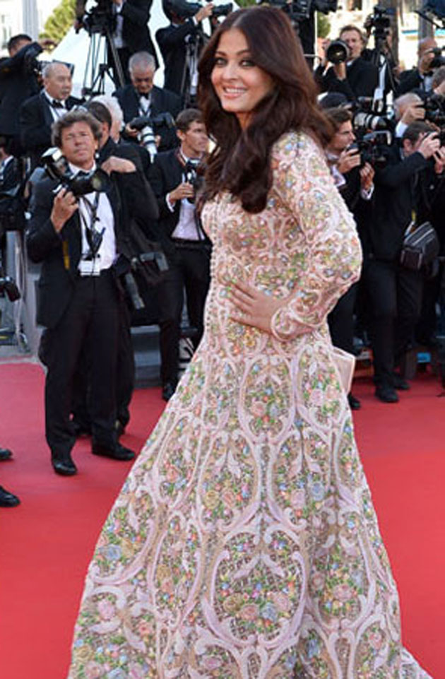 Aishwarya Rai Bachchan Cannes white anarkali