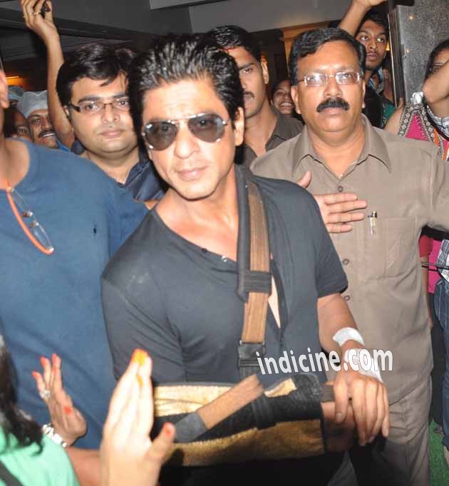 Shahrukh Khan discharged from hospital after shoulder surgery