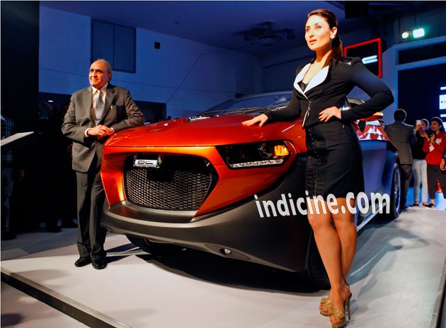 Kareena Kapoor unveils cars at Auto Expo 2014