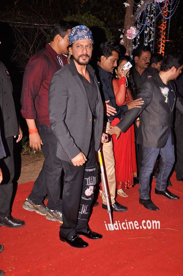 An injured SRK attends Ahana Deol's wedding reception