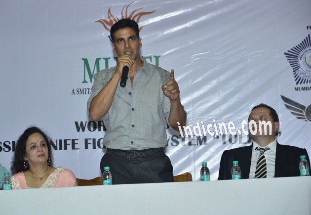 Akshay kumar, Smita Thackeray launch Mukti Foundation's Unarmed Combat and Tolpar Knife training session