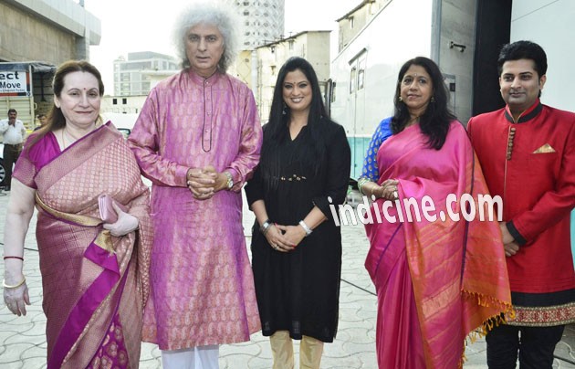 Shivkumar Sharma, Richa Sharma and Kavita Krishnamurthy