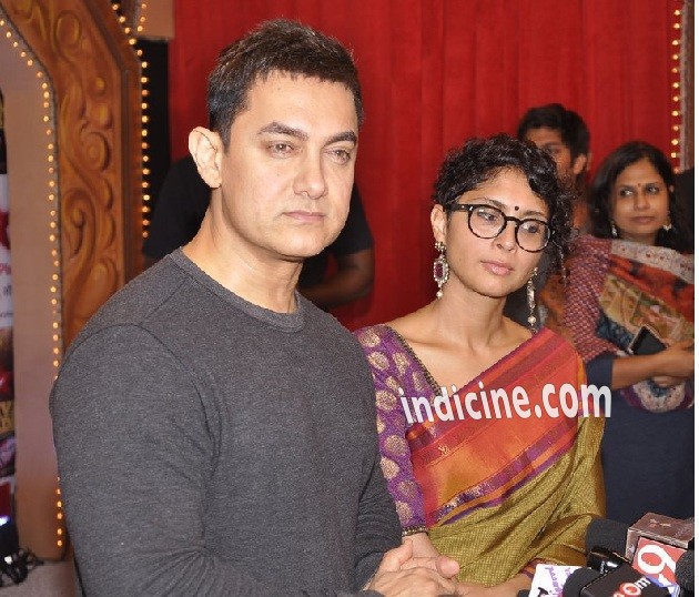 Aamir Khan with wife Kiran Rao at Star Parivar Awards