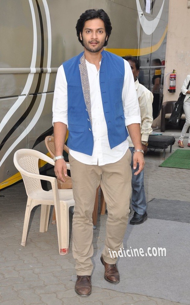 Ali Fazal snapped at Bandra promoting Bobby Jasoos