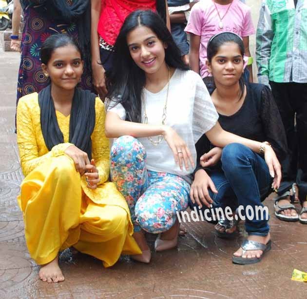 Amrita Rao with kids