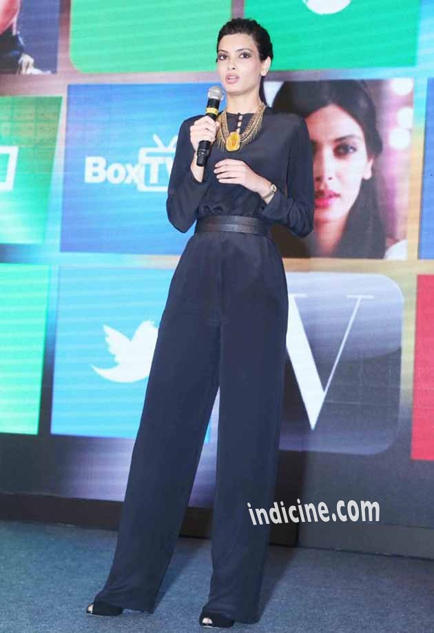 Diana Penty at Micromax Mobile Launch