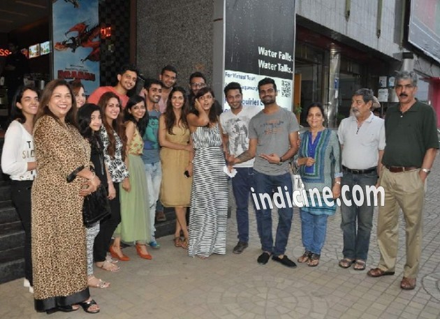 Esha Gupta hosts Humshakals special screening for her family and friends
