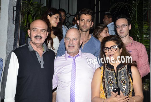 Hrithik Roshan snapped with his family and Rob Cohen