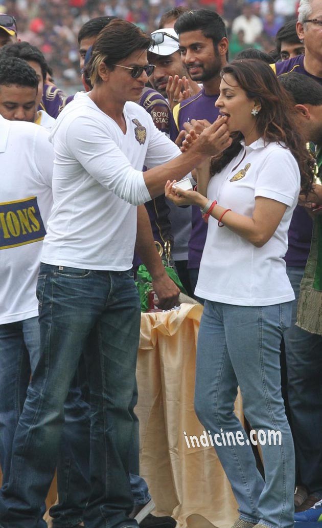 Shahrukh Khan with Juhi Chawla