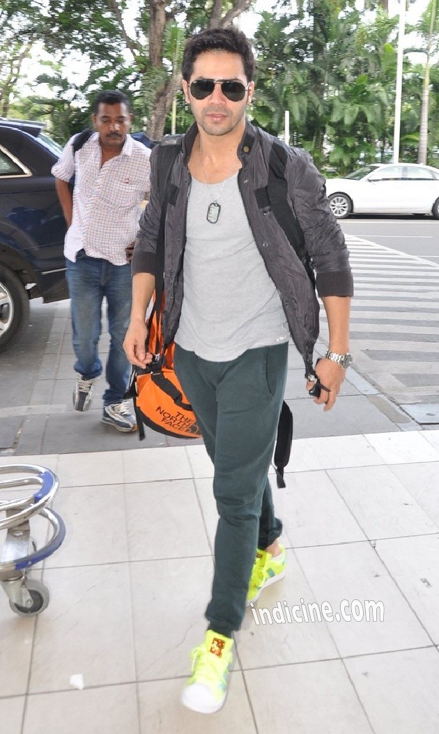 Varun Dhawan snapped on the way to Indore for Humpty Sharma Ki Dulhania promotion