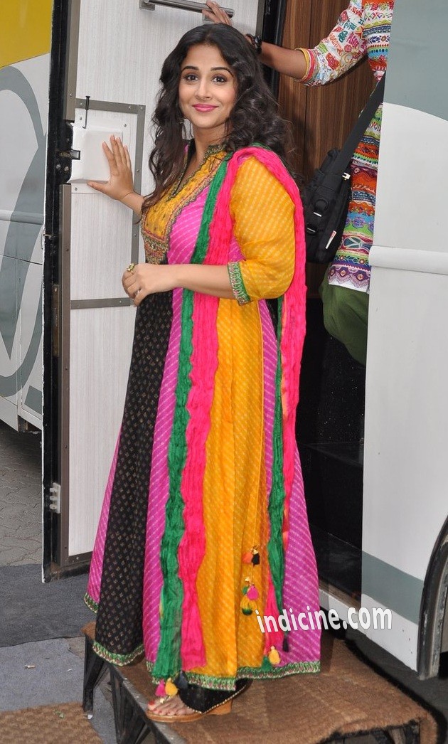 Vidya Balan snapped at Bandra promoting Bobby Jasoos