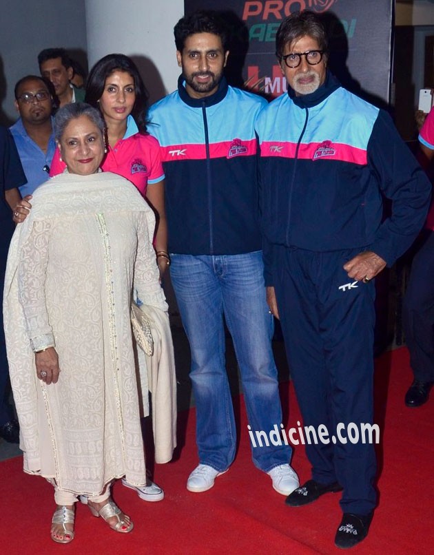 Jaya Bachchan, Shweta Nanda, Abhishek Bachchan and Amitabh Bachchan