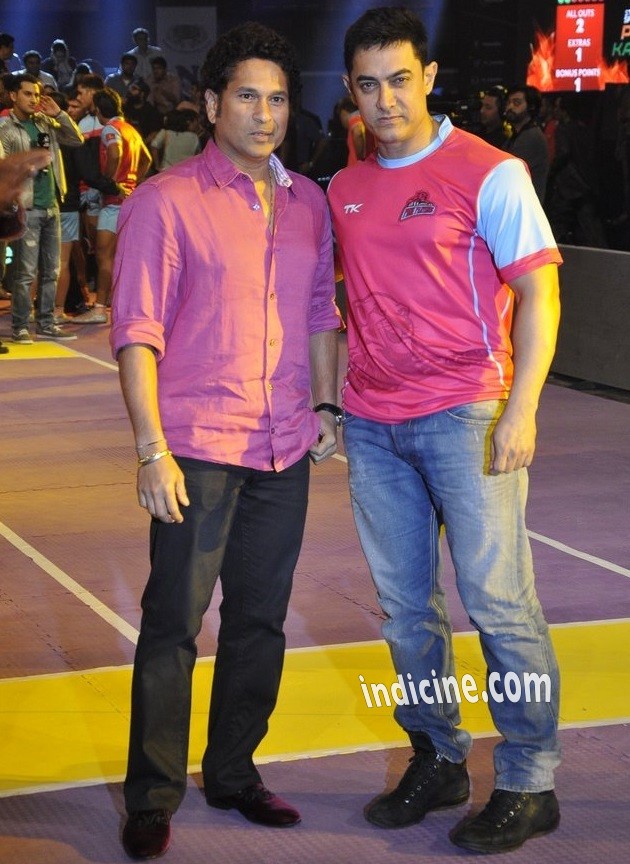 Sachin Tendulkar with Aamir Khan at Pro Kabbadi League