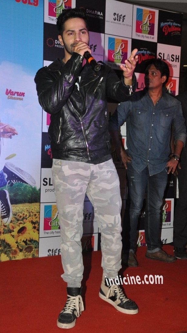 Varun Dhawan promotes Humpty Sharma Ki Dulhania at R City Mall