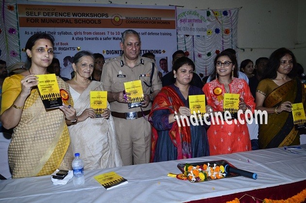 Rani Mukherjee, Rakesh Maria inaugurate self defense workshop for girls