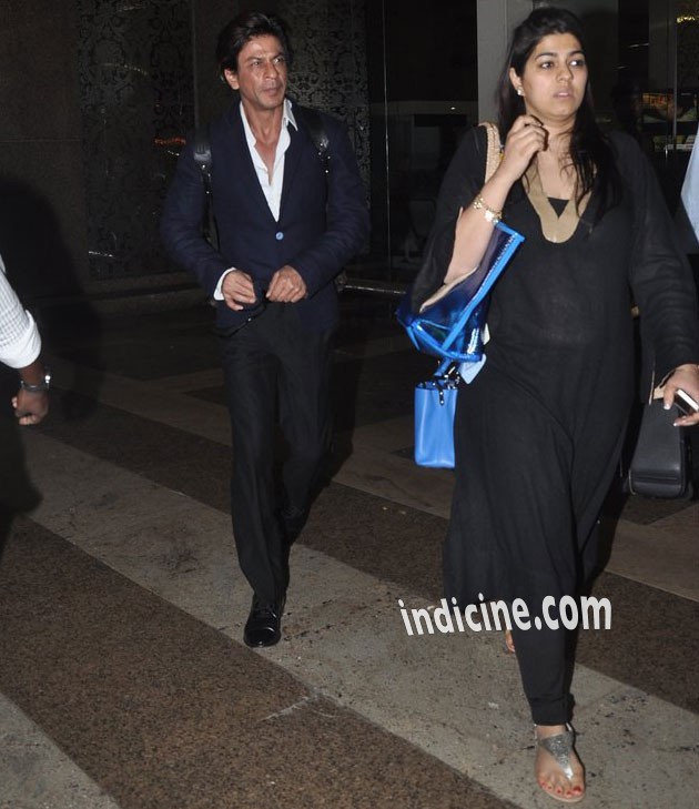 SRK snapped at Mumbai airport