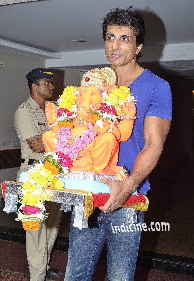 Sonu Sood at Ganpati visarjan