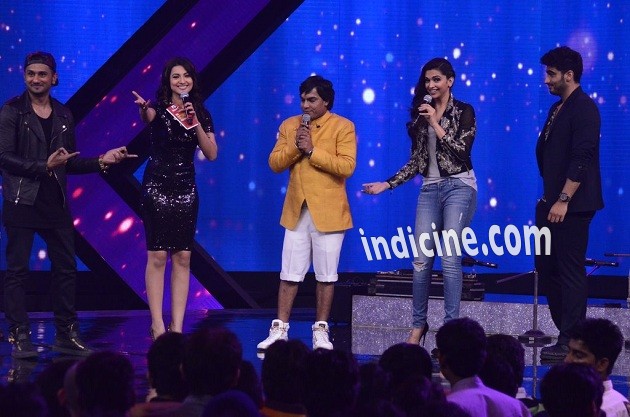 Yo Yo Honey Singh, Gauhar Khan, Deepika Padukone and Arjun Kapoor on the sets of India's Raw Star