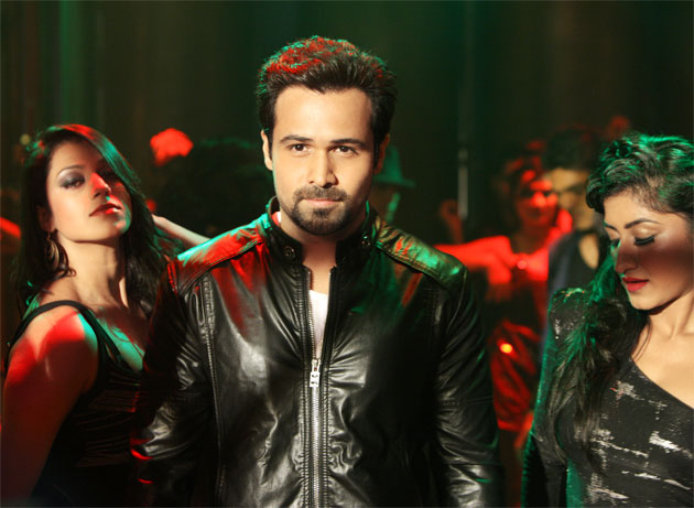 Emraan Hashmi still from song Dance Basanti