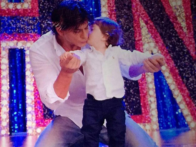 Shahrukh Khan with his youngest son AbRam Khan in Happy New Year