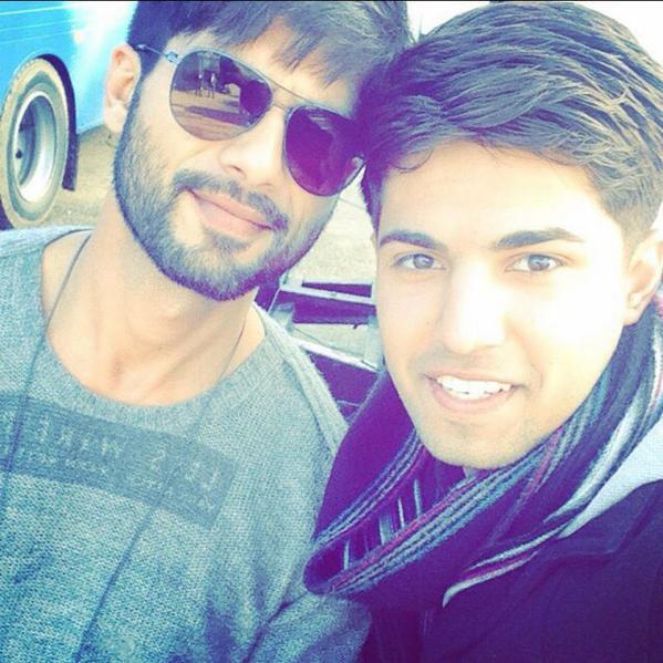 Shahid Kapoor with fan