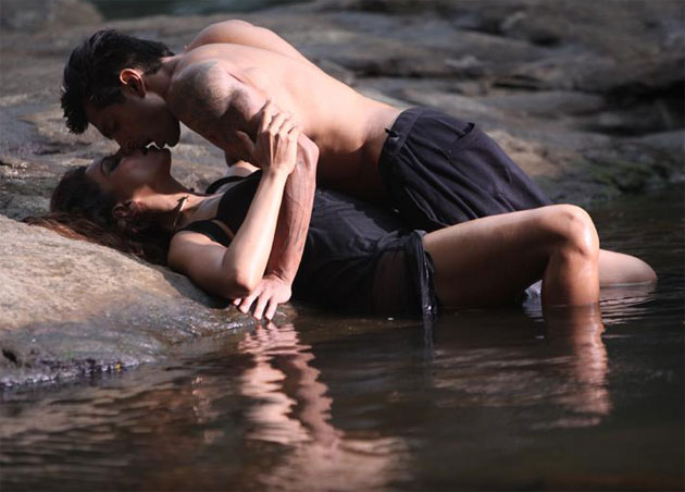 Bipasha Basu and Karan Singh Grover's hot chemistry in Alone