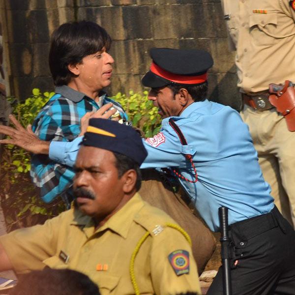 Shahrukh Khan barred from entering Mannat by security guard