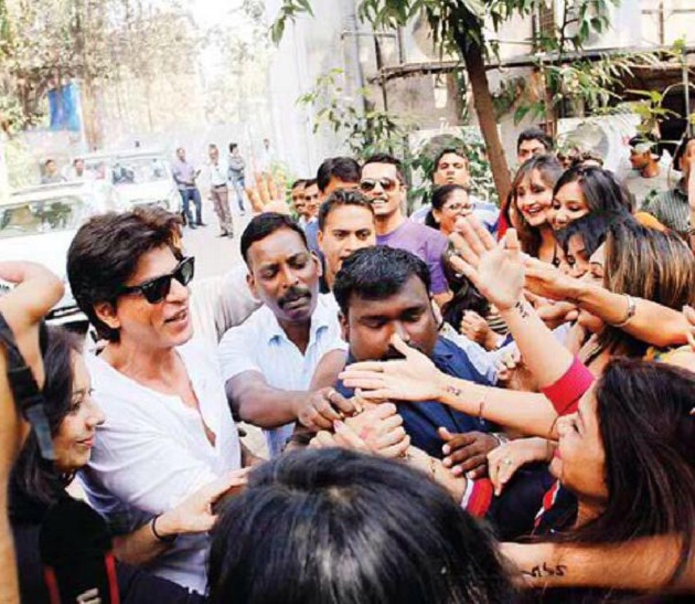 SRK with fans