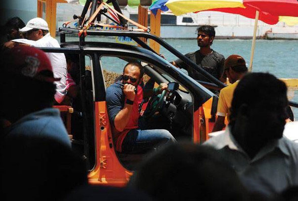 Dilwale Director Rohit Shetty on the set