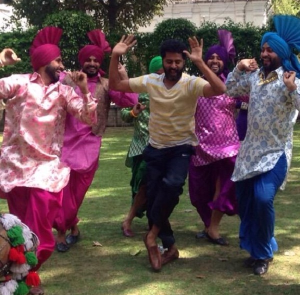 Prabhu Deva Dancing with Punjabi dancers