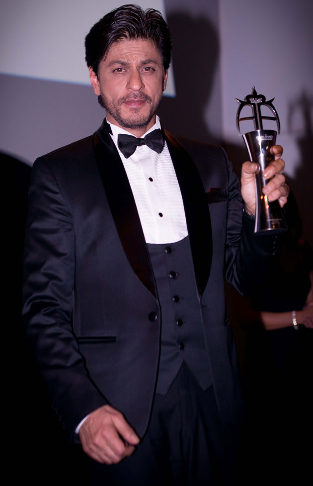 Shah Rukh Khan takes centre stage at Asian Awards in London