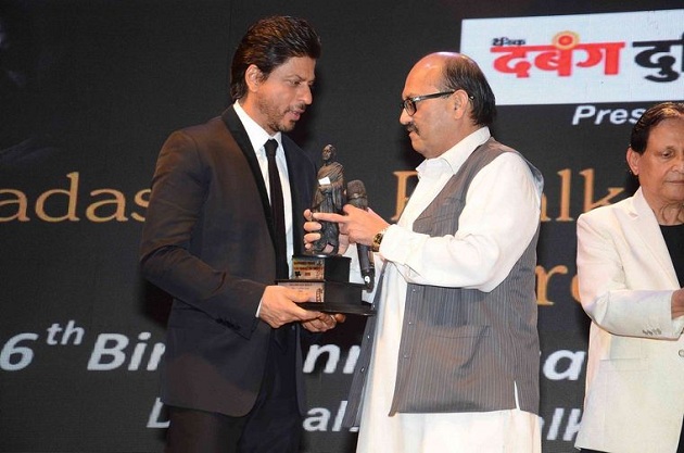 SRK receives Dadasaheb Phalke award for Happy New Year