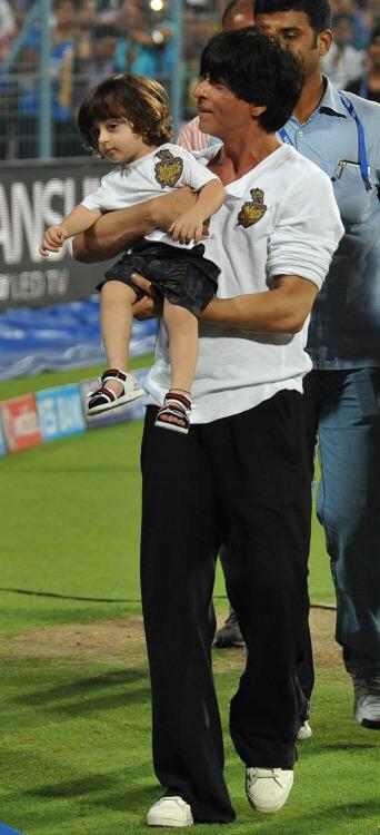 SRK with son AbRam at Eden Gardens