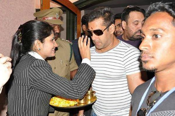 Salman Khan at Udaipur airport