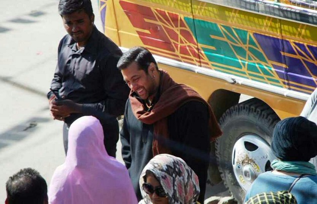 Salman Khan talking with his fan