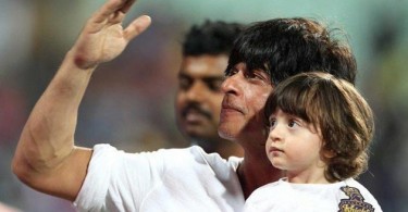 Shahrukh Khan, AbRam cheer for Kolkata at Eden Gardens