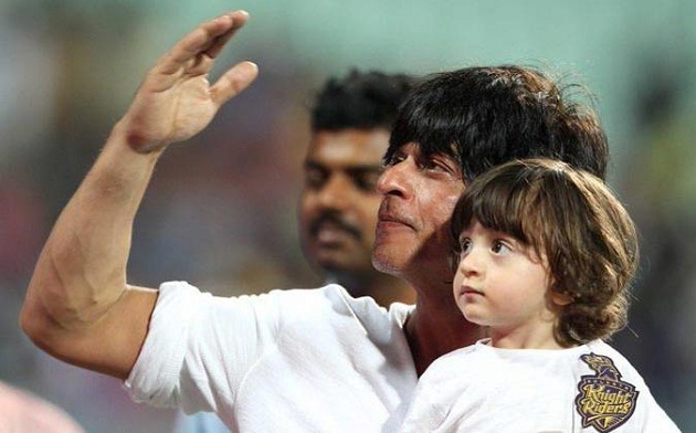 Shahrukh Khan, AbRam cheer for Kolkata at Eden Gardens