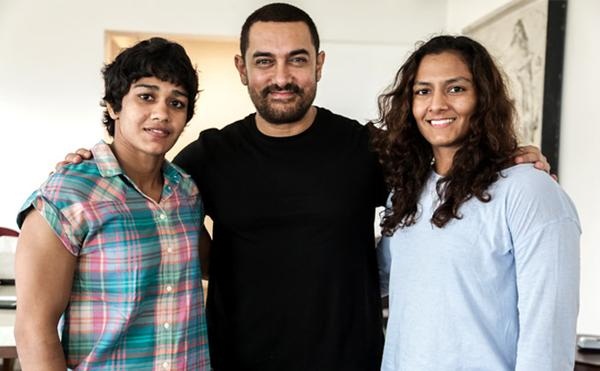 Aamir Khan meets the Phogat sisters Babita and Geeta