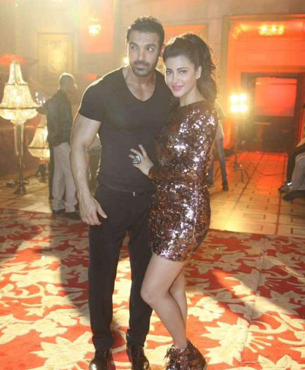 John Abraham, Shruti Haasan shooting for Welcome Back song sequence