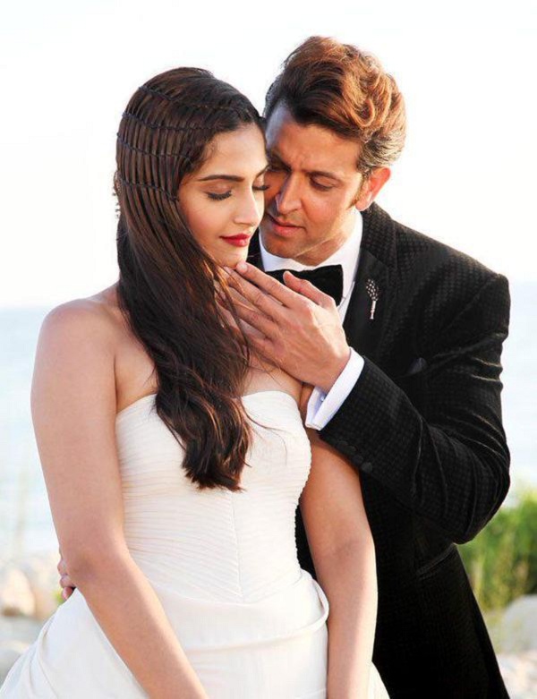 Sonam Kapoor, Hrithik Roshan still from Dheere Dheere