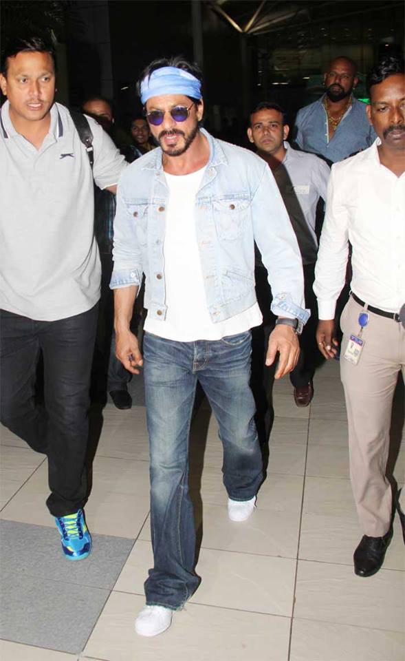Shahrukh Khan spotted at the Mumbai airport