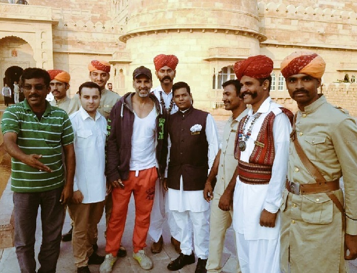 Akshay Kumar with Hotel Suryagarh Staff in Rajasthan