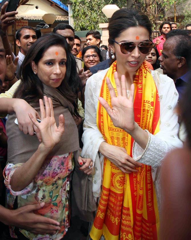 Deepika visits Siddhivanayak Temple with mother Ujjala Padukone