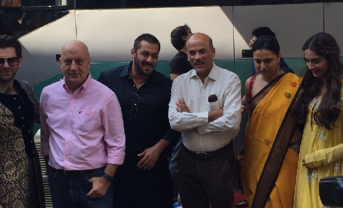 Salman Khan Team at Diwali PRDP Promotion