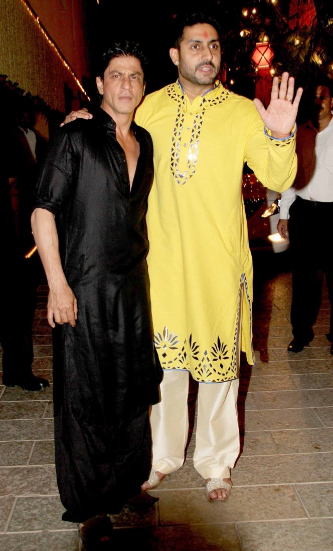 Shahruk Khan at Bachchan Diwali bash