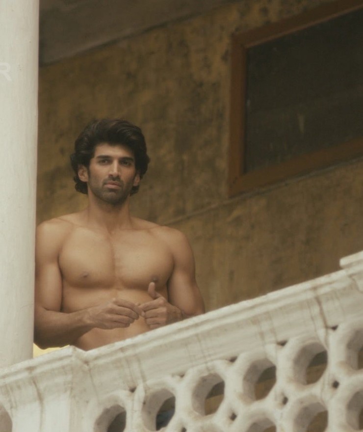 Aditya Roy Kapur's shirtless Look in Fitoor