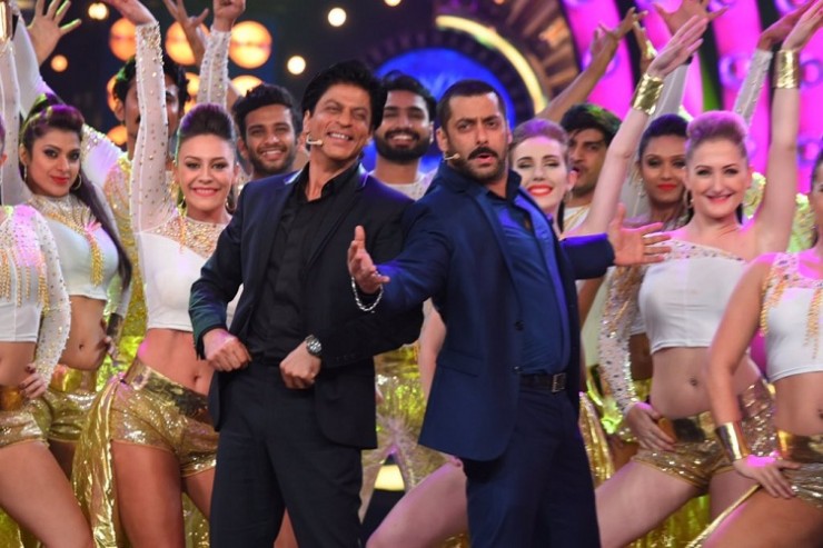 SRK, Salman Khan perform for Barah Mahine and Lungi Dance